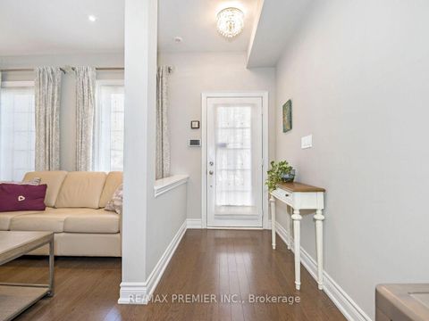Photo 5 at 13 - 30 Hargrave Lane, York Mills, Toronto
