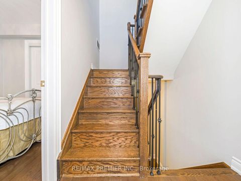 Photo 25 at 13 - 30 Hargrave Lane, York Mills, Toronto