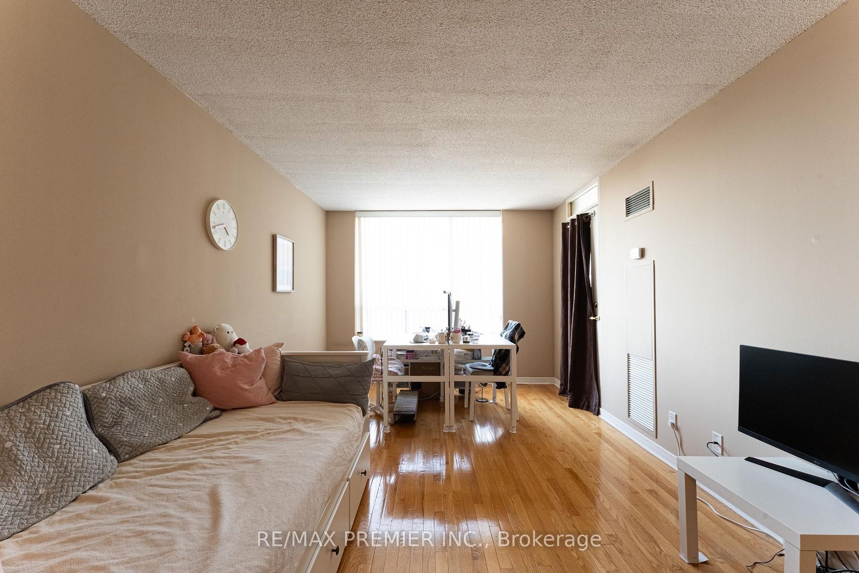 504 - 19 Northern Heights Drive, Langstaff, Richmond Hill photo number 2