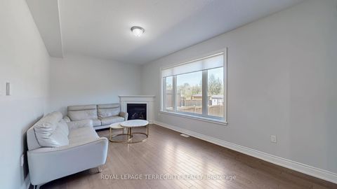 Photo 7 at 28 Richmond Park Drive, Keswick North, Georgina