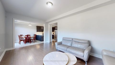 Photo 9 at 28 Richmond Park Drive, Keswick North, Georgina