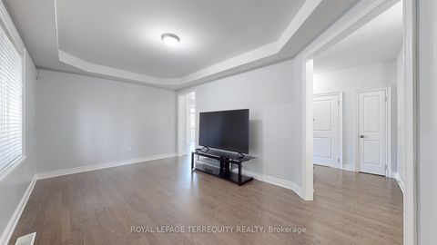 Photo 11 at 28 Richmond Park Drive, Keswick North, Georgina