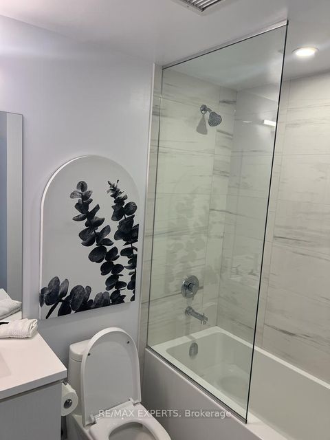 Photo 6 at 509 - 60 Honey Crisp Crescent, Vaughan Corporate Centre, Vaughan