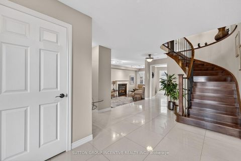 Photo 3 at 4 Chantal Street, Painswick South, Barrie