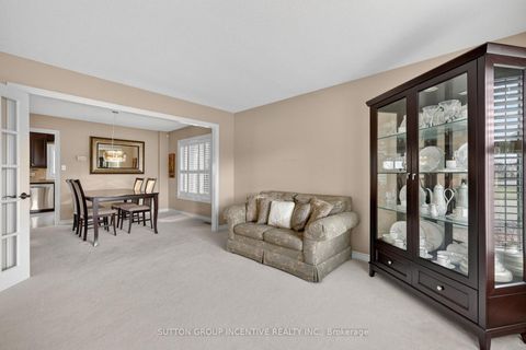 Photo 7 at 4 Chantal Street, Painswick South, Barrie