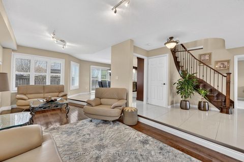 Photo 17 at 4 Chantal Street, Painswick South, Barrie