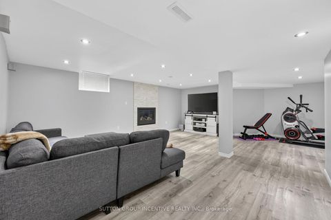 Photo 32 at 4 Chantal Street, Painswick South, Barrie