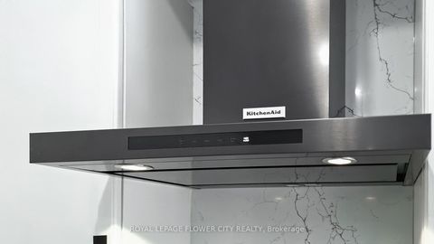 Photo 14 at 642 Sweetwater Crescent, Glenway Estates, Newmarket