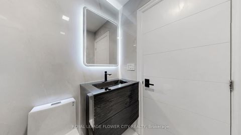 Photo 18 at 642 Sweetwater Crescent, Glenway Estates, Newmarket