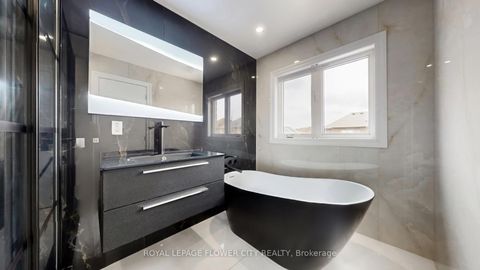 Photo 25 at 642 Sweetwater Crescent, Glenway Estates, Newmarket