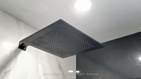 Photo 30 at 642 Sweetwater Crescent, Glenway Estates, Newmarket