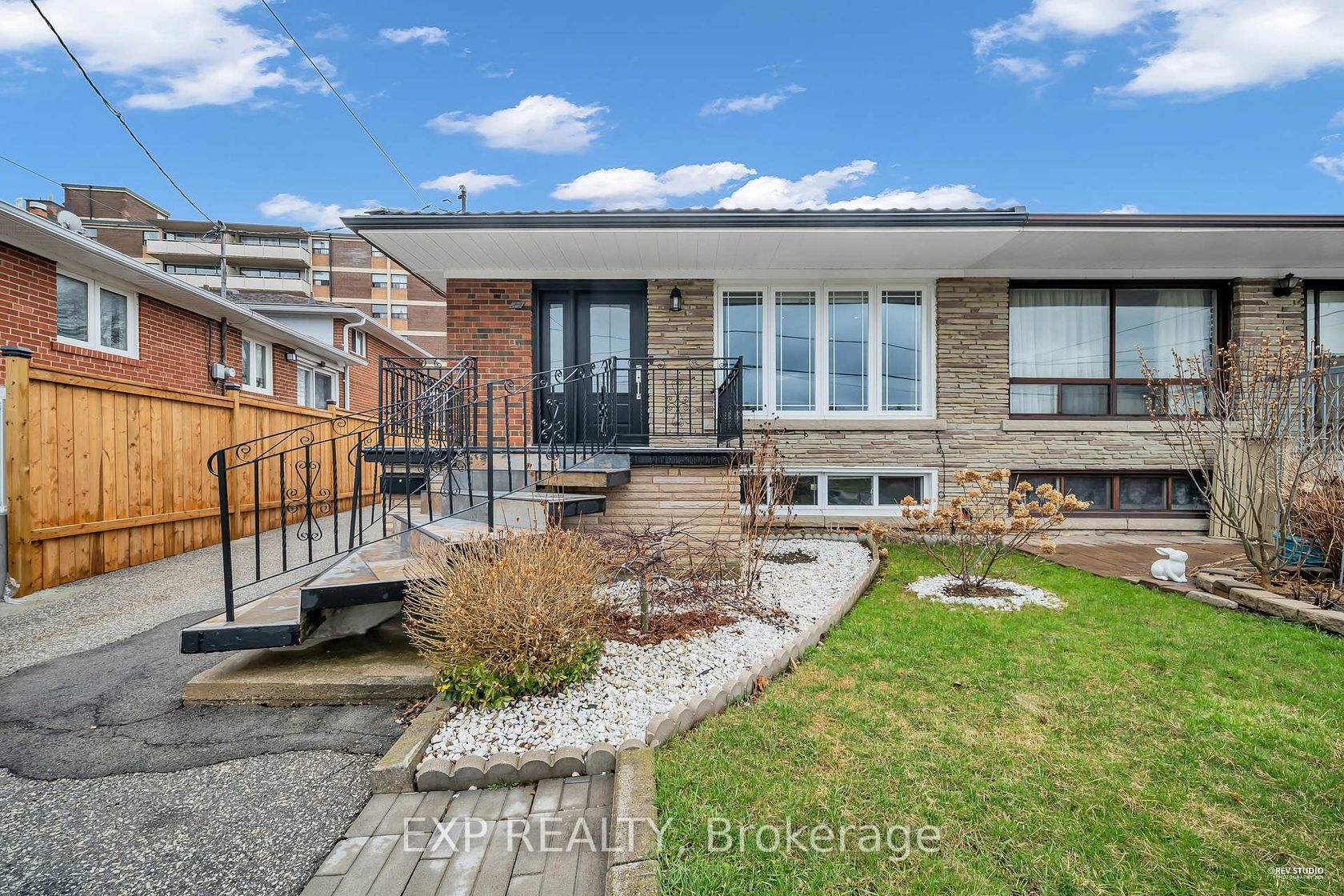 24 Goldcrest Boulevard, Rustic, Toronto photo 1