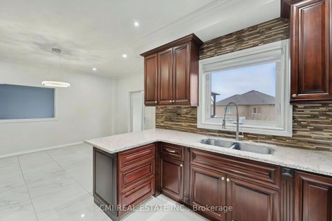 Photo 10 at 717 Vaughan Mills Road, Islington Woods, Vaughan