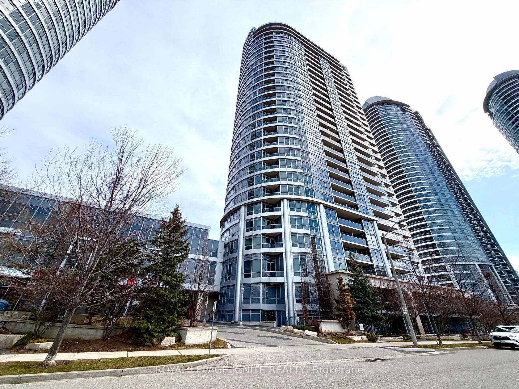 2001 - 151 Village Green Square, Malvern West, Toronto photo number 2