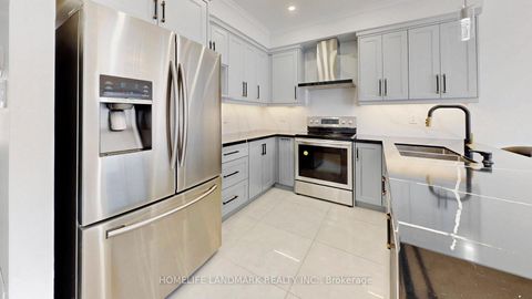 Photo 0 at 32 Arco Circle, Maple, Vaughan