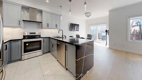 Photo 1 at 32 Arco Circle, Maple, Vaughan