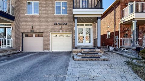 Photo 3 at 32 Arco Circle, Maple, Vaughan