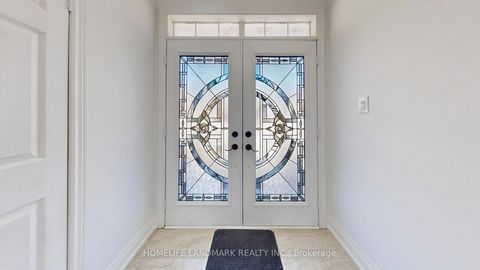 Photo 4 at 32 Arco Circle, Maple, Vaughan