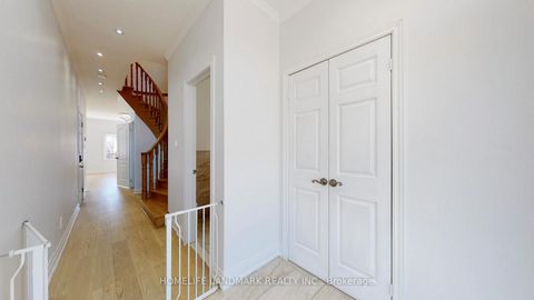 Photo 5 at 32 Arco Circle, Maple, Vaughan