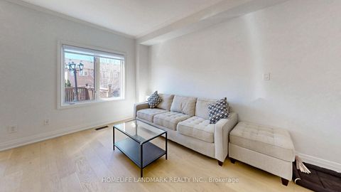 Photo 8 at 32 Arco Circle, Maple, Vaughan