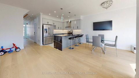 Photo 10 at 32 Arco Circle, Maple, Vaughan