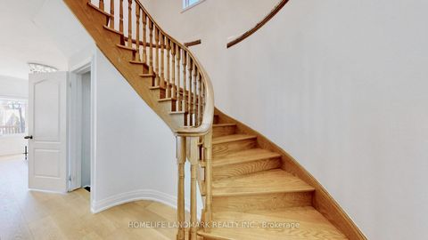 Photo 13 at 32 Arco Circle, Maple, Vaughan