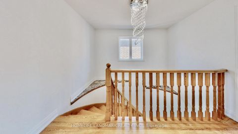 Photo 14 at 32 Arco Circle, Maple, Vaughan