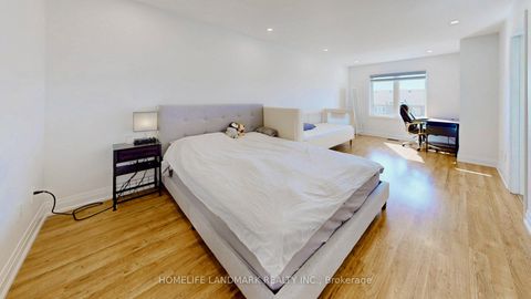 Photo 15 at 32 Arco Circle, Maple, Vaughan