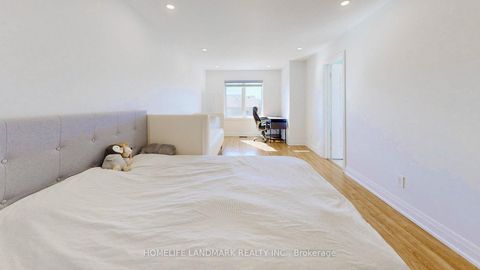 Photo 16 at 32 Arco Circle, Maple, Vaughan