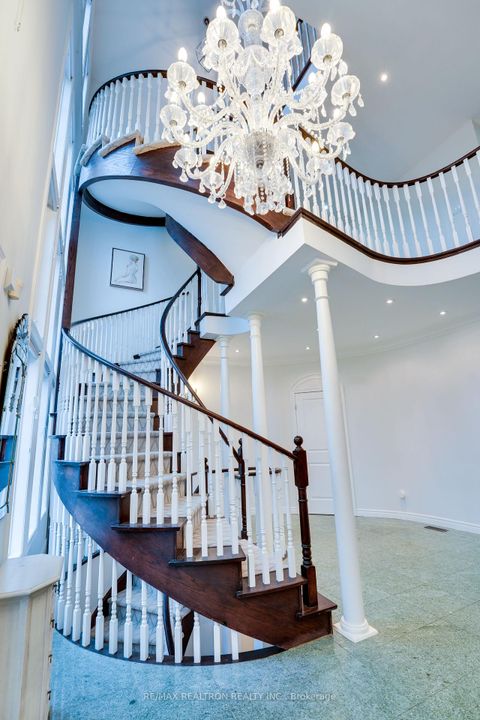 Photo 9 at 117 Theodore Place, Yorkhill, Vaughan