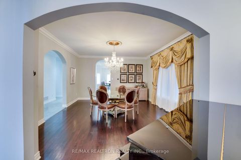 Photo 17 at 117 Theodore Place, Yorkhill, Vaughan