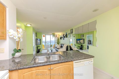 Photo 8 at 801 - 330 Red Maple Road, Langstaff, Richmond Hill