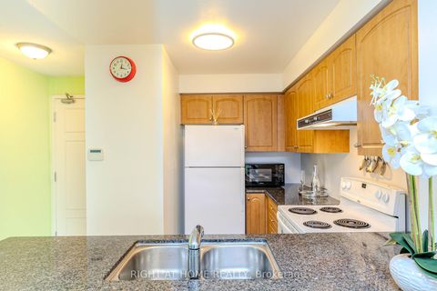 Photo 9 at 801 - 330 Red Maple Road, Langstaff, Richmond Hill