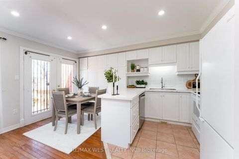 Photo 7 at 2 - 50 Markham Road, Scarborough Village, Toronto