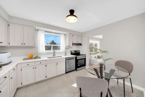 Photo 10 at 211 Chartland Boulevard S, Agincourt North, Toronto