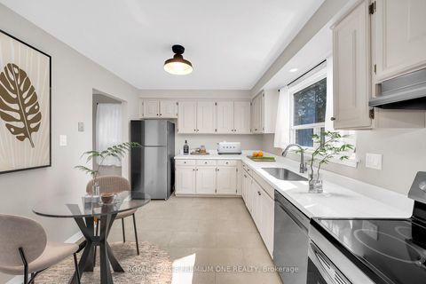 Photo 11 at 211 Chartland Boulevard S, Agincourt North, Toronto