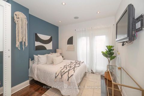 Photo 18 at 136 Spruce Street, South St. James Town, Toronto