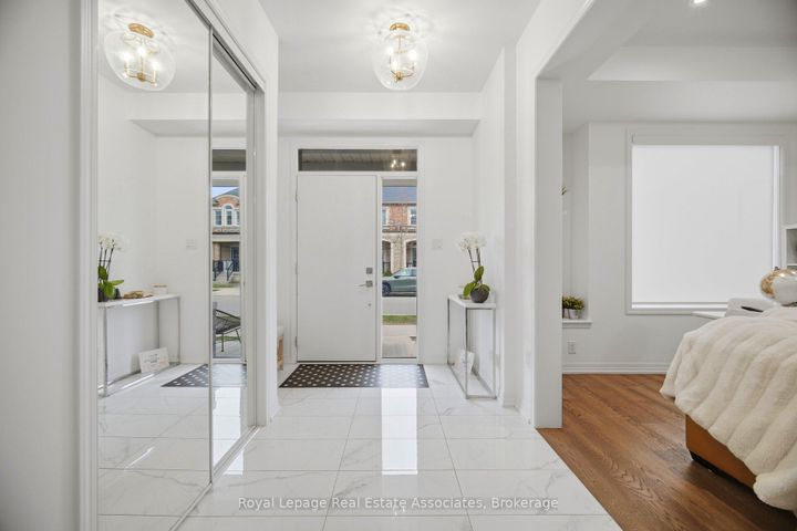 Photo 4 at 110 Huguenot Road, GO Glenorchy, Oakville