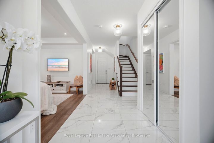 Photo 5 at 110 Huguenot Road, GO Glenorchy, Oakville