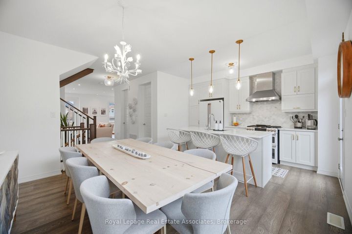 Photo 8 at 110 Huguenot Road, GO Glenorchy, Oakville