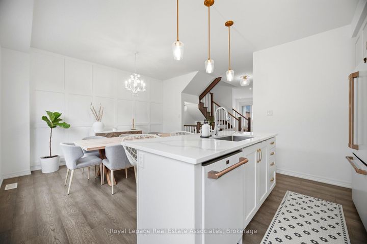 Photo 11 at 110 Huguenot Road, GO Glenorchy, Oakville