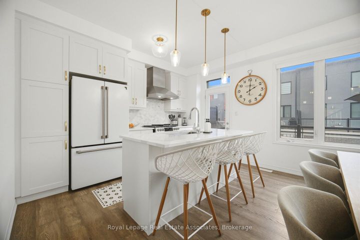 Photo 12 at 110 Huguenot Road, GO Glenorchy, Oakville