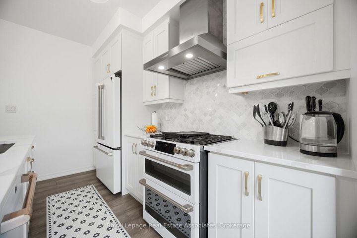 Photo 13 at 110 Huguenot Road, GO Glenorchy, Oakville