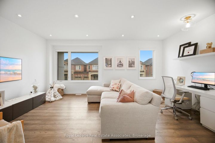 Photo 23 at 110 Huguenot Road, GO Glenorchy, Oakville