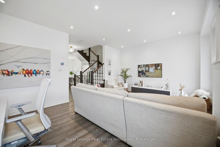 Photo 25 at 110 Huguenot Road, GO Glenorchy, Oakville