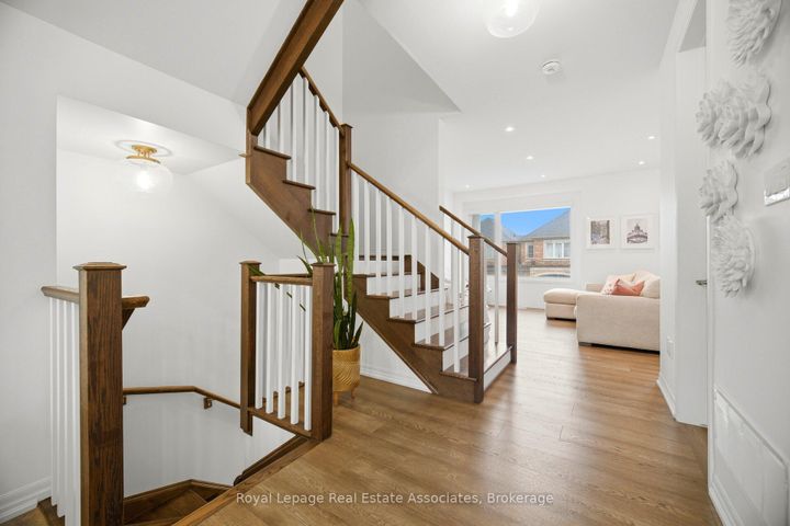 Photo 28 at 110 Huguenot Road, GO Glenorchy, Oakville