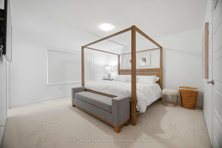 Photo 30 at 110 Huguenot Road, GO Glenorchy, Oakville