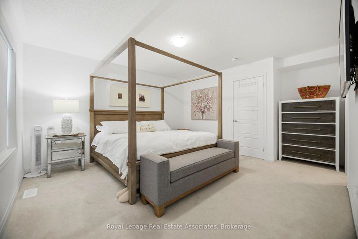 Photo 31 at 110 Huguenot Road, GO Glenorchy, Oakville