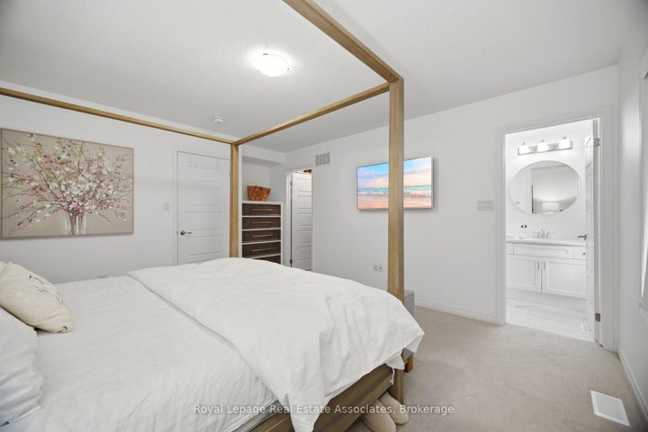 Photo 32 at 110 Huguenot Road, GO Glenorchy, Oakville