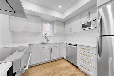 Photo 5 at 113 - 40 Merchant Lane, Dufferin Grove, Toronto